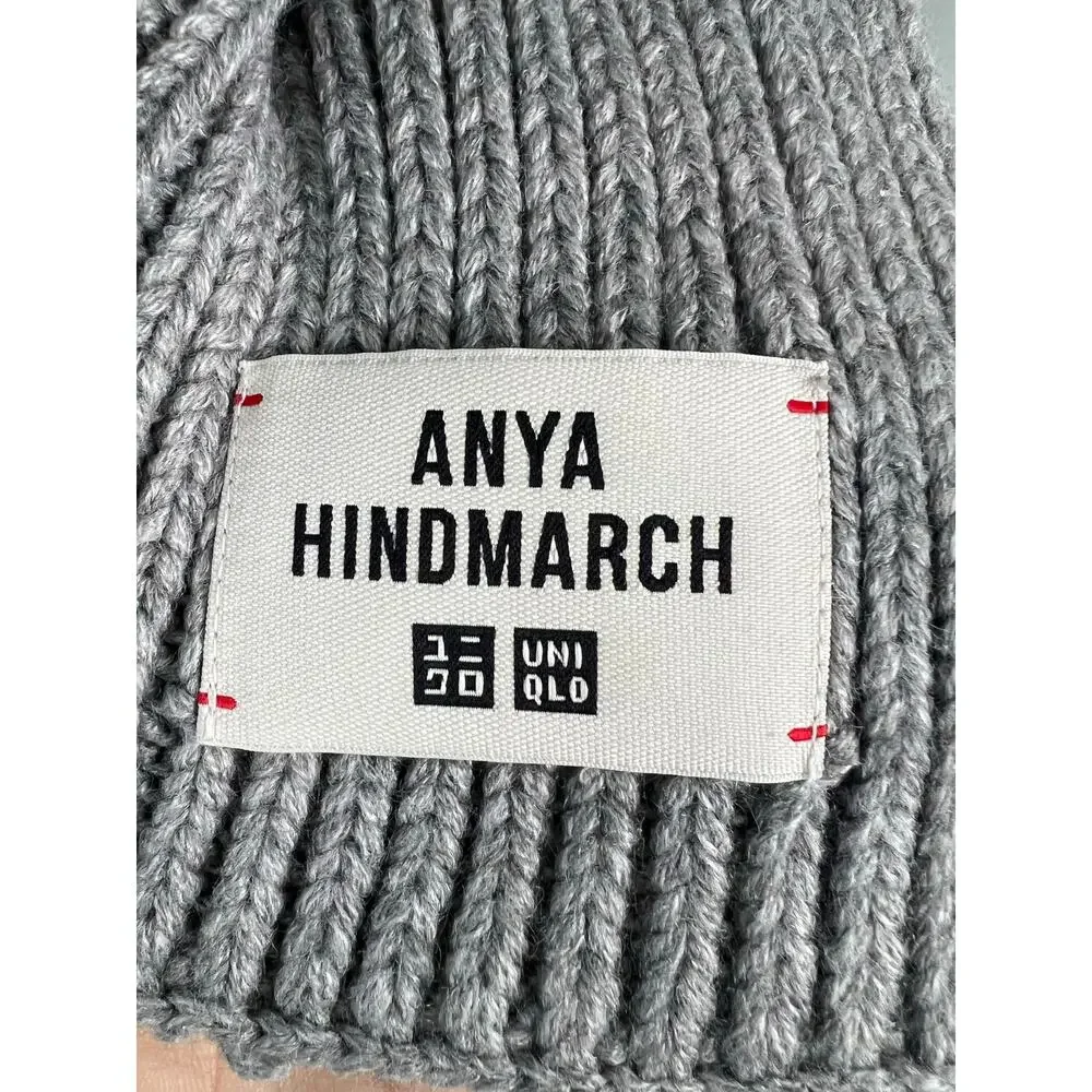 UNIQLO x Anya Hindmarch Heattech Knit Scarf in Light Gray